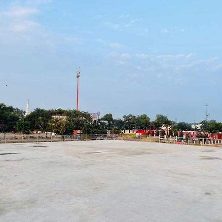 Holidayy Inn Allāhābād Junction Exteriör bild