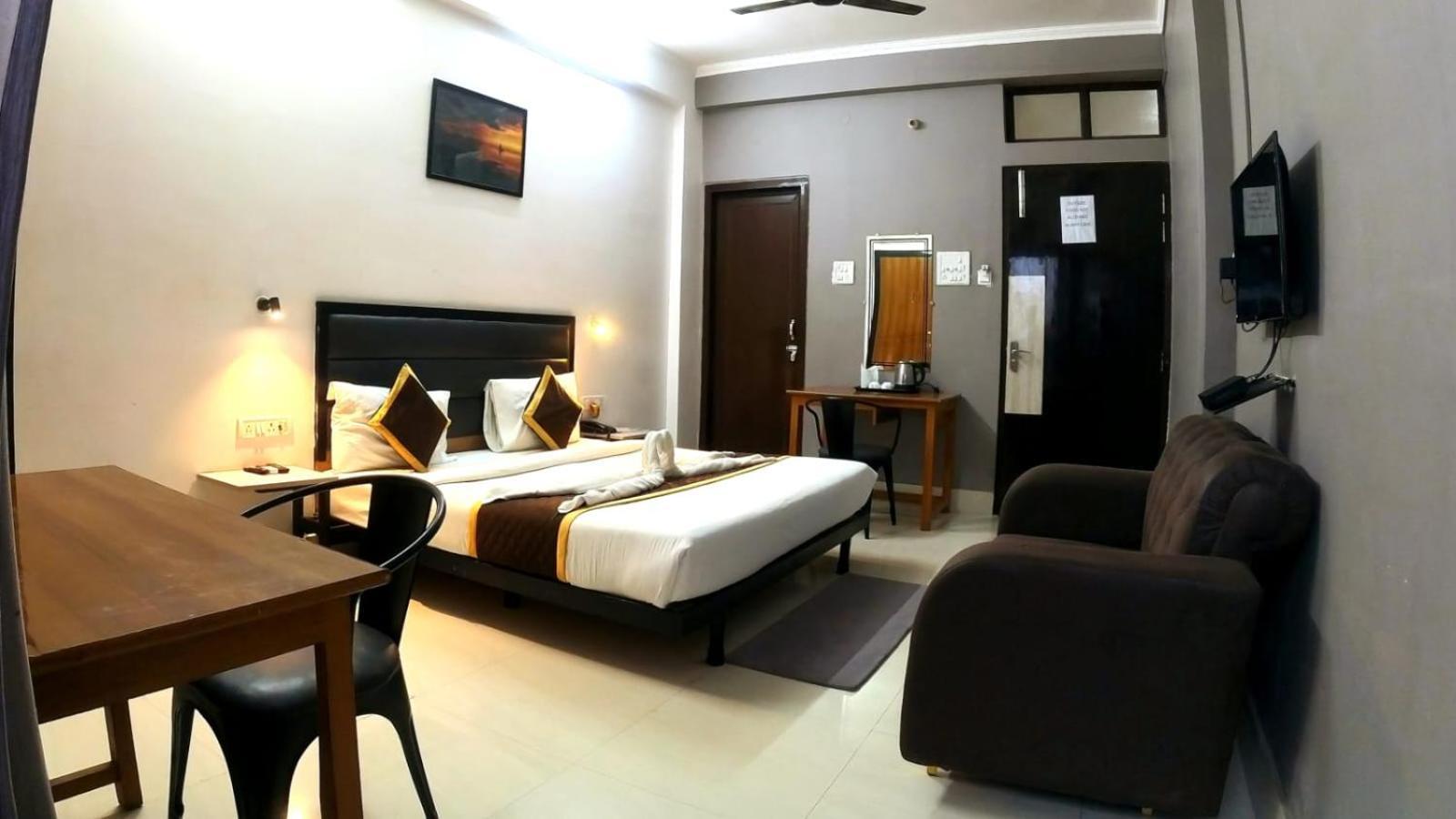 Holidayy Inn Allāhābād Junction Exteriör bild