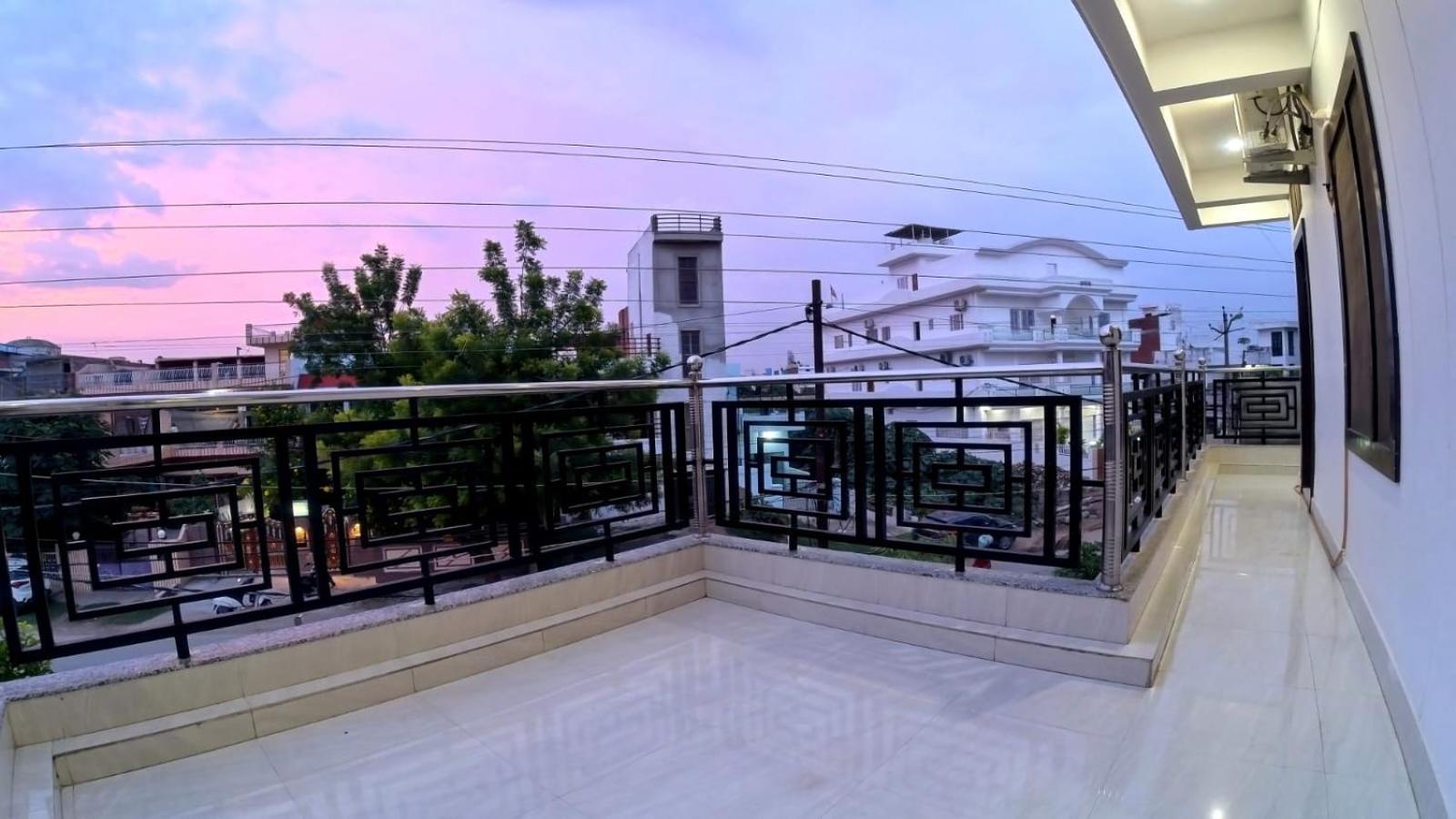 Holidayy Inn Allāhābād Junction Exteriör bild
