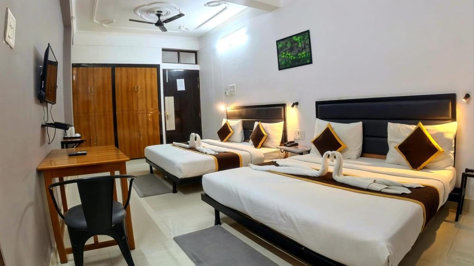 Holidayy Inn Allāhābād Junction Exteriör bild