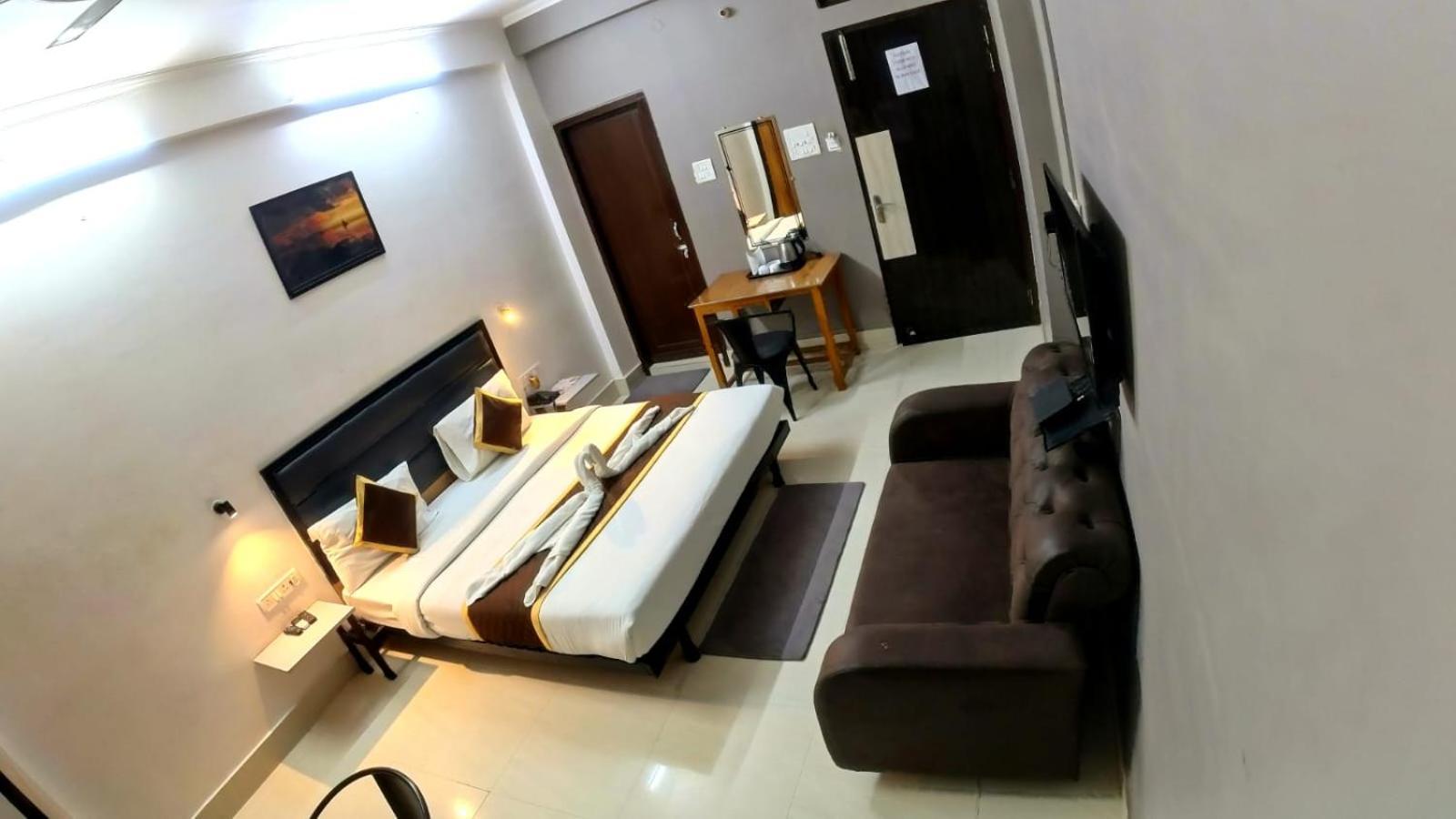 Holidayy Inn Allāhābād Junction Exteriör bild