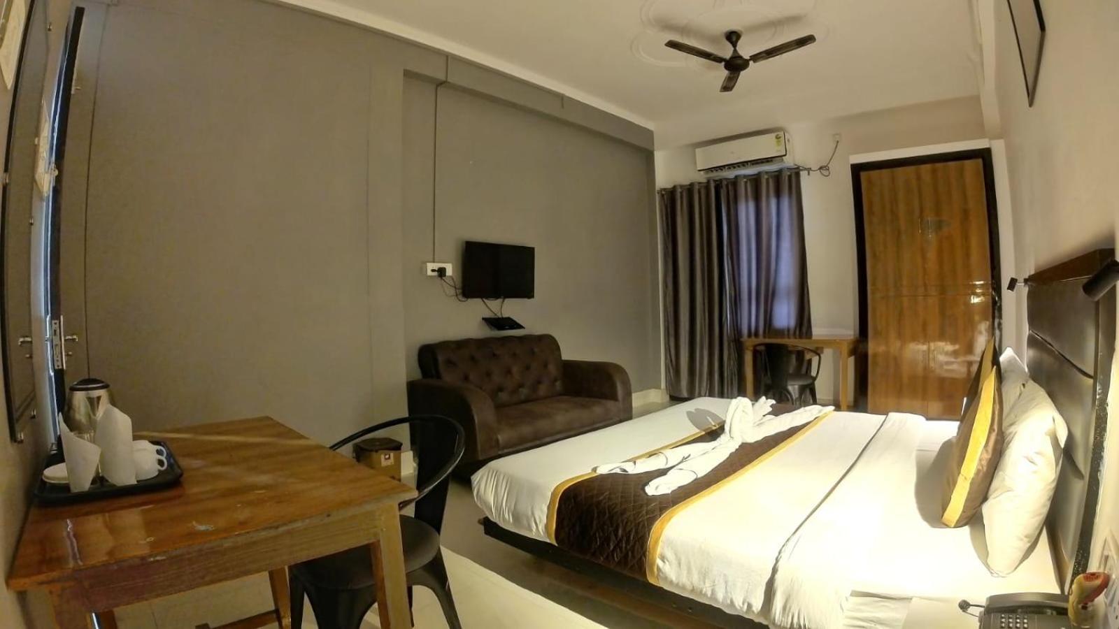 Holidayy Inn Allāhābād Junction Exteriör bild